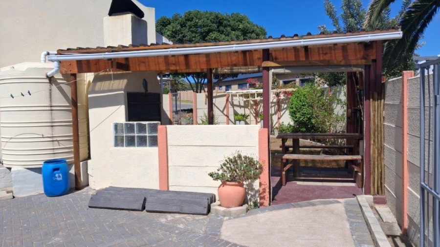 3 Bedroom Property for Sale in Stilbaai Wes Western Cape